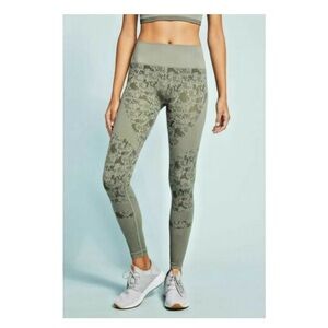 Varley Qunicy Tights - Moss
Green- Size Small